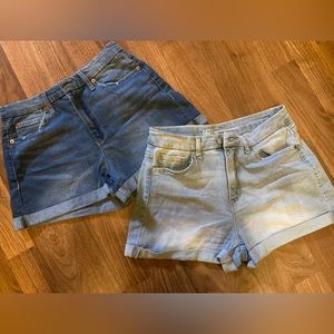 Lot of 2 juniors shorts